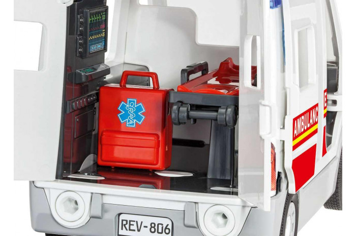 Junior Kit auto 00824 - Ambulance Car (1:20)