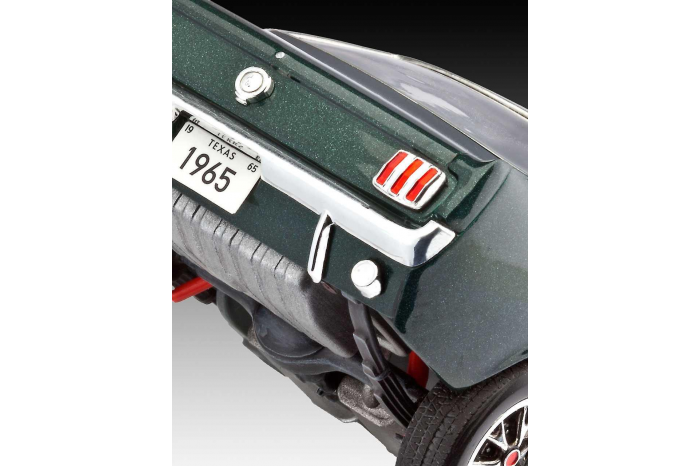 Plastic ModelKit auto 07065 - 1965 Ford Mustang 2+2 Fastback (1:25)