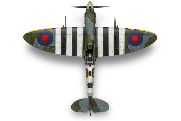 Classic Kit letadlo A17001A - Supermarine Spitfire Mk.IXc - Flying Dray (1:24)