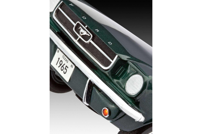 Plastic ModelKit auto 07065 - 1965 Ford Mustang 2+2 Fastback (1:25)