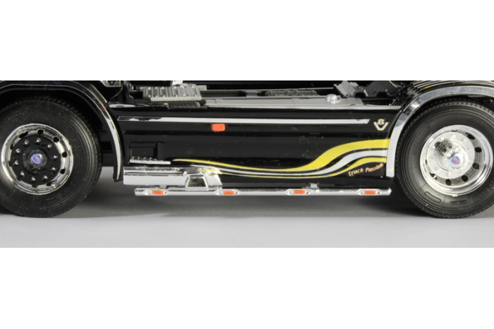 SCANIA R V8 TOPLINE " IMPERIAL" (1:24) - 3883