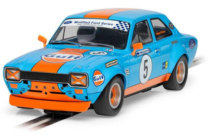 Autíčko Gulf SCALEXTRIC C4530 - Ford Escort MK1 – Wayne Crabtree Modified Fords 2023 (1:32)
