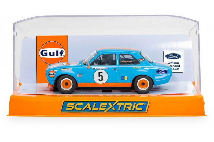 Autíčko Gulf SCALEXTRIC C4530 - Ford Escort MK1 – Wayne Crabtree Modified Fords 2023 (1:32)