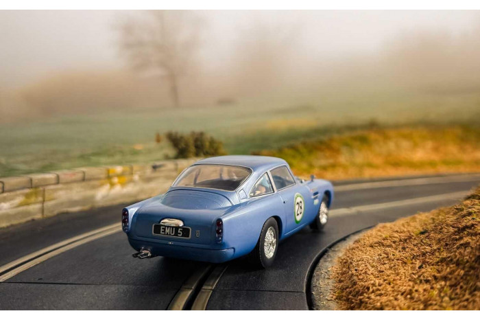 Autíčko GT SCALEXTRIC C4599 - Aston Martin DB5 - Blue / Yellow - Historic GT Racing (1:32)