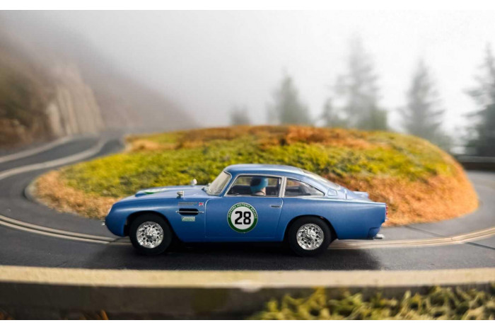 Autíčko GT SCALEXTRIC C4599 - Aston Martin DB5 - Blue / Yellow - Historic GT Racing (1:32)