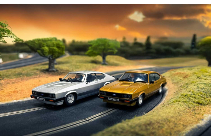 Autíčko Film & TV SCALEXTRIC C4642 - The Professionals Capri Twin Pack (1:32)