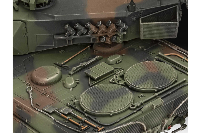 Gift-Set tank 05631 - 70 Years Bundeswehr: Leopard 2 A6A2 (Exclusive Edition) (1:35)