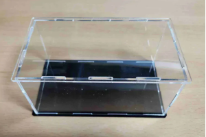 Plexibox s čiernym dnom (150x80x70) - 02051