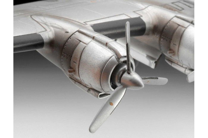 Plastic ModelKit letadlo 03745 - Lockheed L.1049G Super Constellation Lufthansa (1:144)