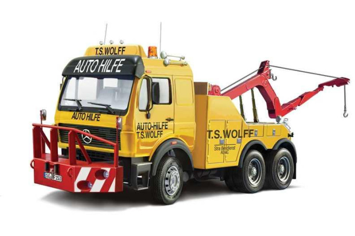 Model Kit truck 93808 - Mercedes-Benz wrecker truck (1:24)