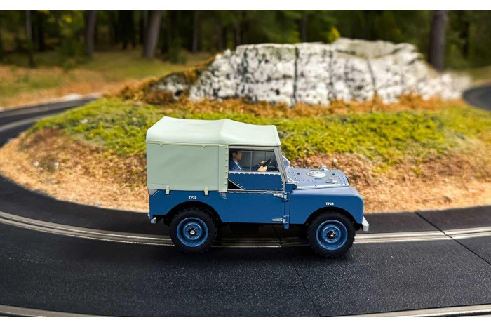 Autíčko Street SCALEXTRIC C4661 - Land Rover Series 1 – RAF (1:32)