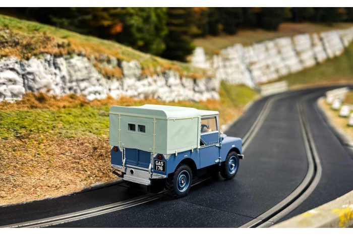 Autíčko Street SCALEXTRIC C4661 - Land Rover Series 1 – RAF (1:32)