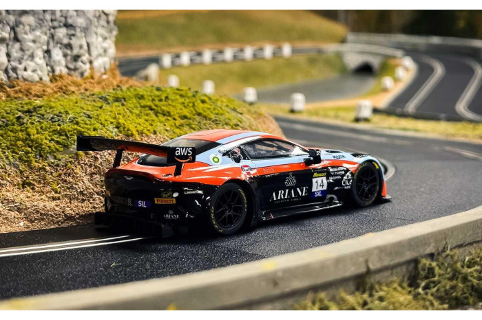 Autíčko Gulf SCALEXTRIC C4655 - Aston Martin GT3 Vantage - Bathurst 2025 (1:32)