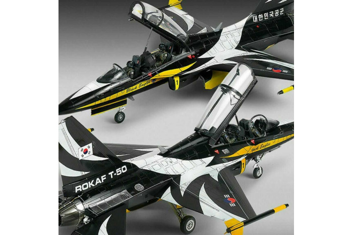 Model Kit letadlo 12242 - ROKAF T-50B "BLACK EAGLES" (1:48)