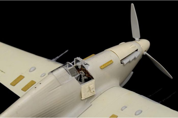 Model Kit letadlo 2726 - Hurricane Mk.IIC (1:48)