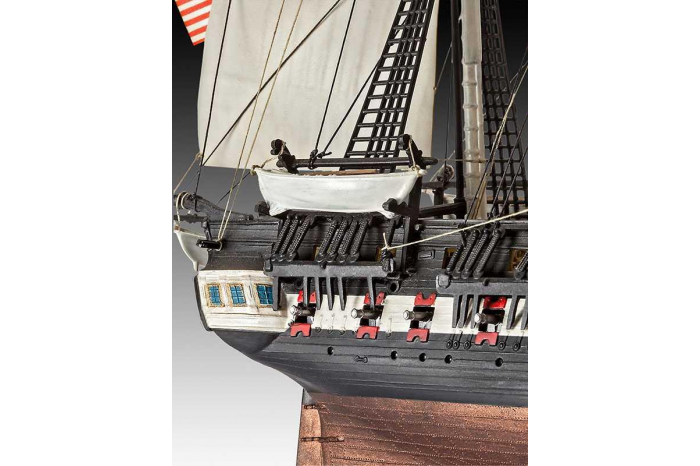 Plastic ModelKit loď 05472 - U.S.S. Constitution (1:146)