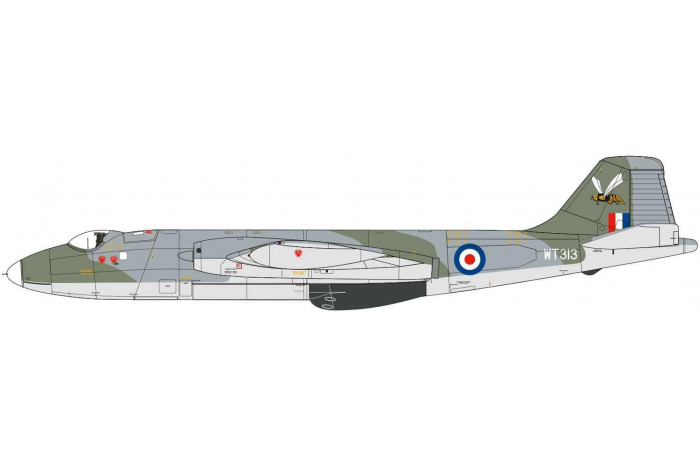Classic Kit letadlo A10101A - English Electric Canberra B2/B20 (1:48)