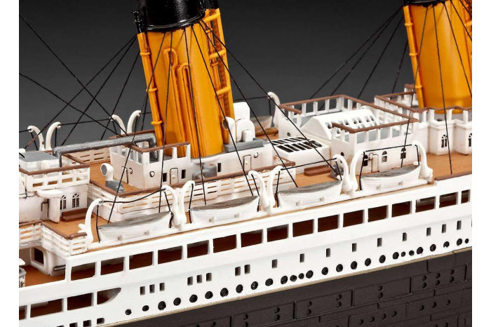 Gift-Set 05715 - R.M.S. Titanic - 100th anniversary edition (1:400)